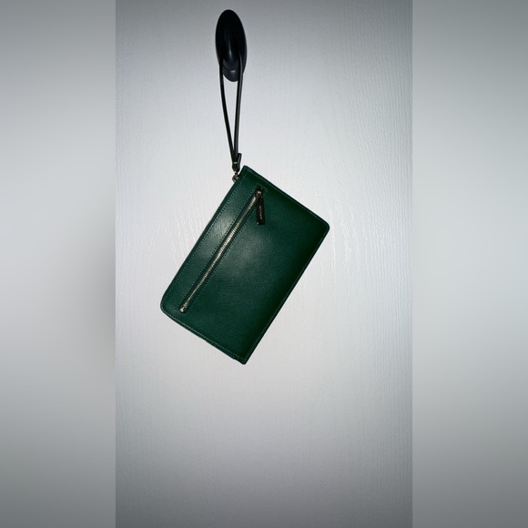 Kate Spade Green Wristlet - Medium Size - Picture 3 of 7